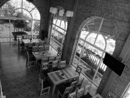 Sam's Napoli Pizza & Mini Golf Restaurant